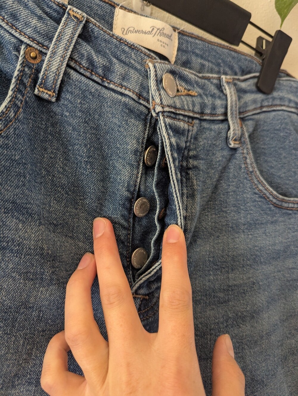 Universal Thread Medium Wash Cutoffs - Picture 5 of 9